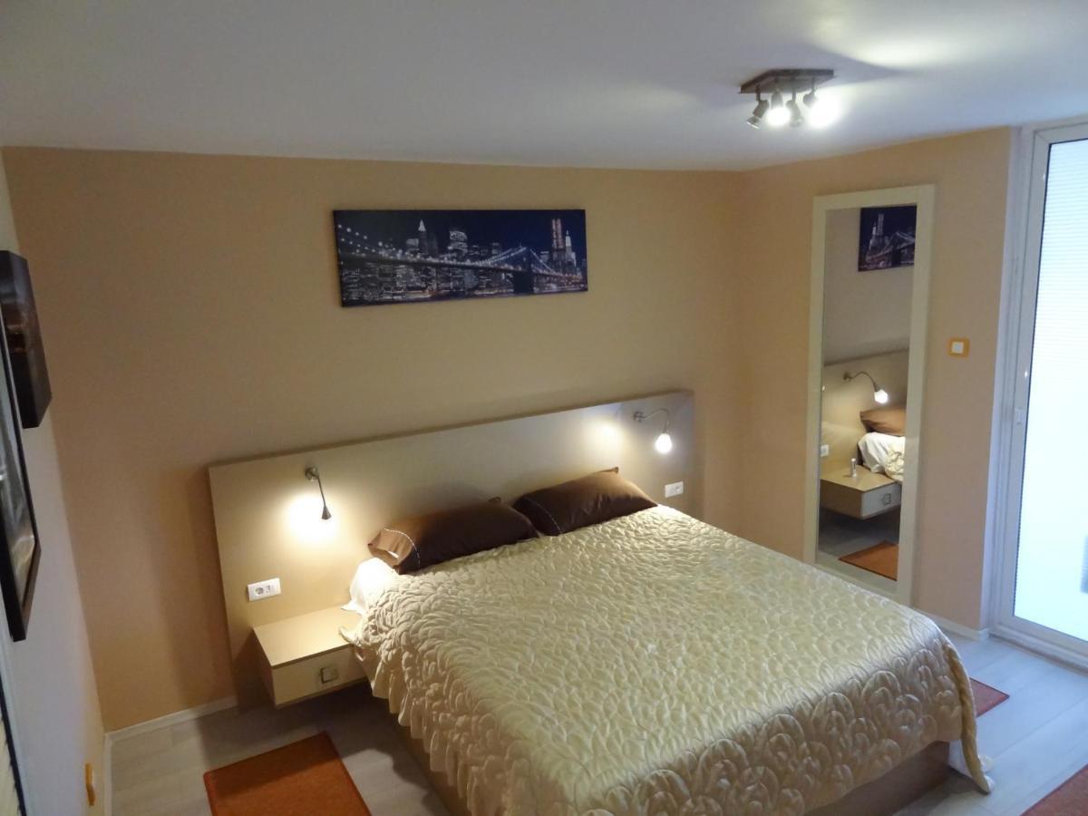 Lvc,Lac & Nyc Apartshotel Faleza Galaţi Exteriér fotografie