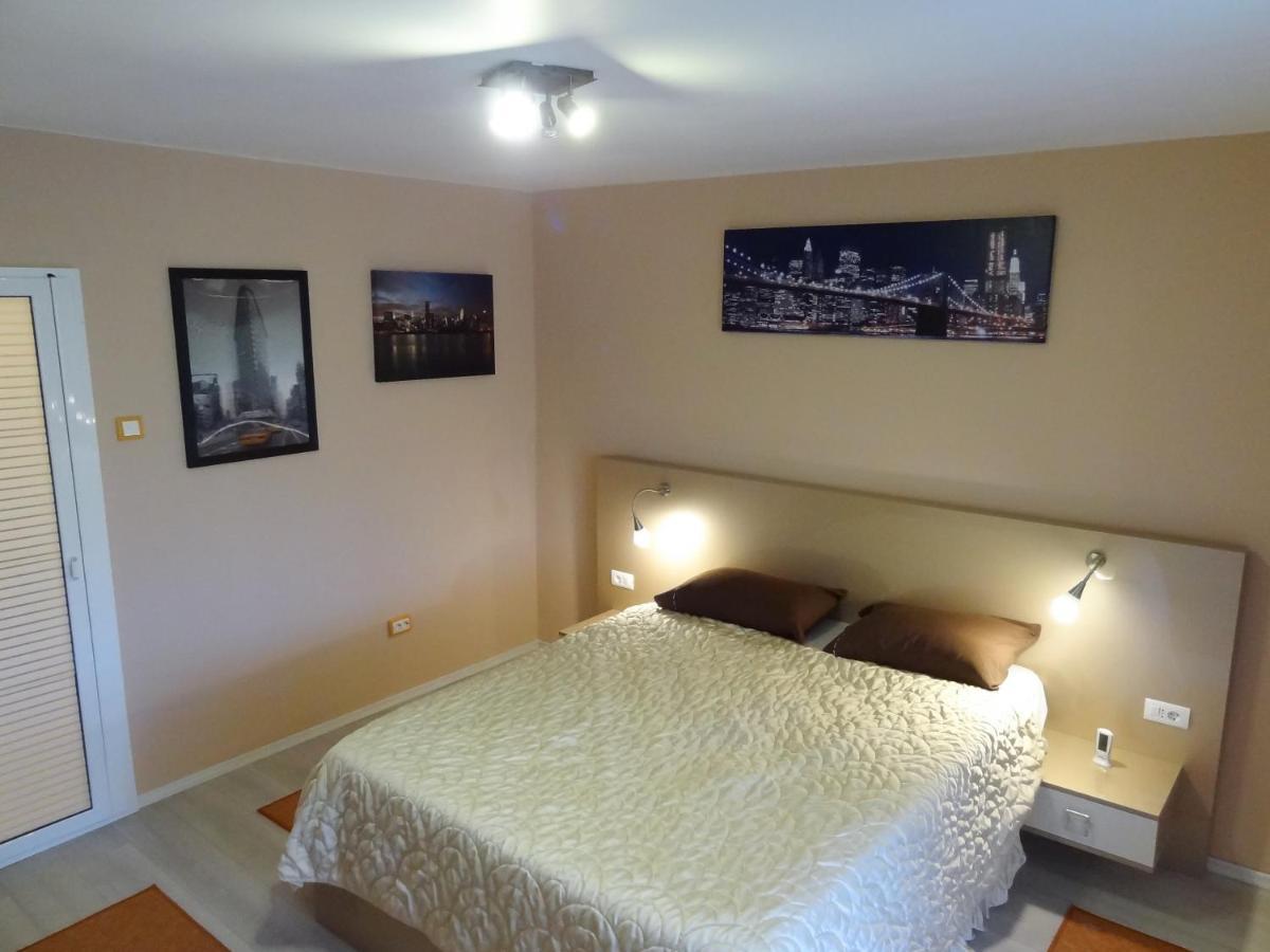 Lvc,Lac & Nyc Apartshotel Faleza Galaţi Exteriér fotografie