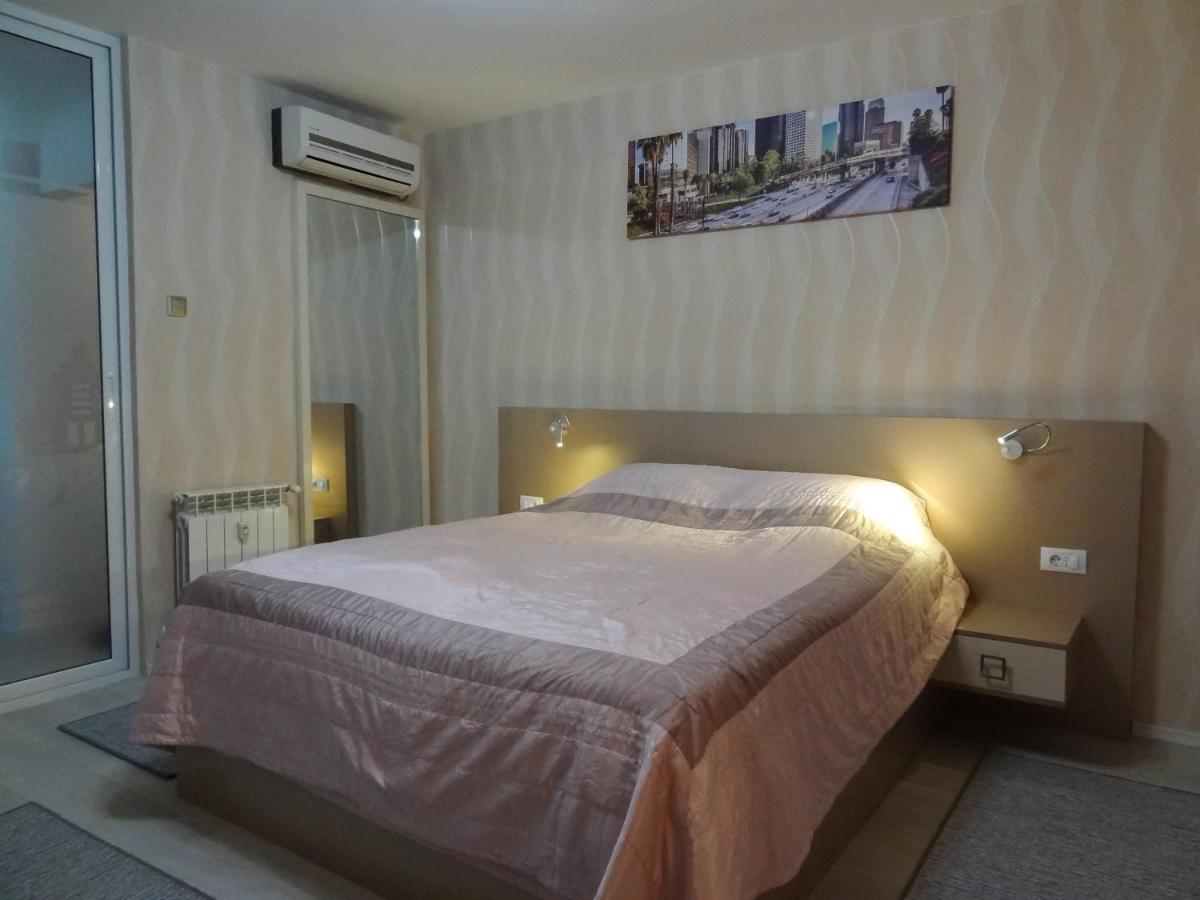 Lvc,Lac & Nyc Apartshotel Faleza Galaţi Exteriér fotografie